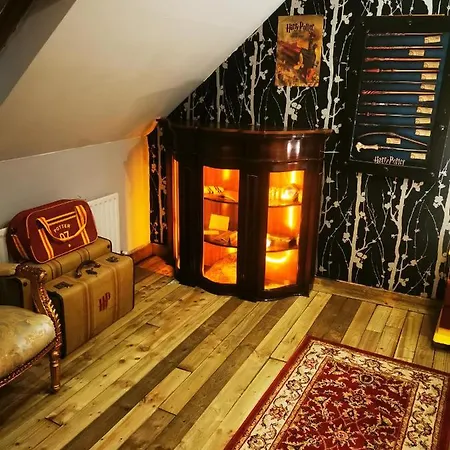 Self Catering With Hot Tub Option ゲストハウス